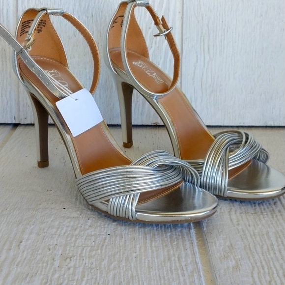 Silver Splash Women's Strappy Heels - Picture 2 of 7